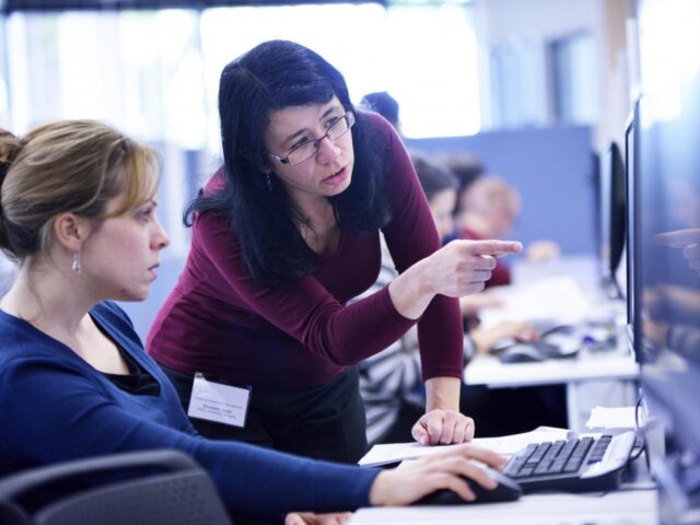 people having online training